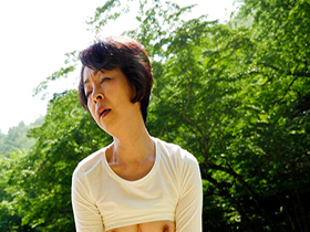 田舎のお母さんの青姦　８時間　サンプル画像08